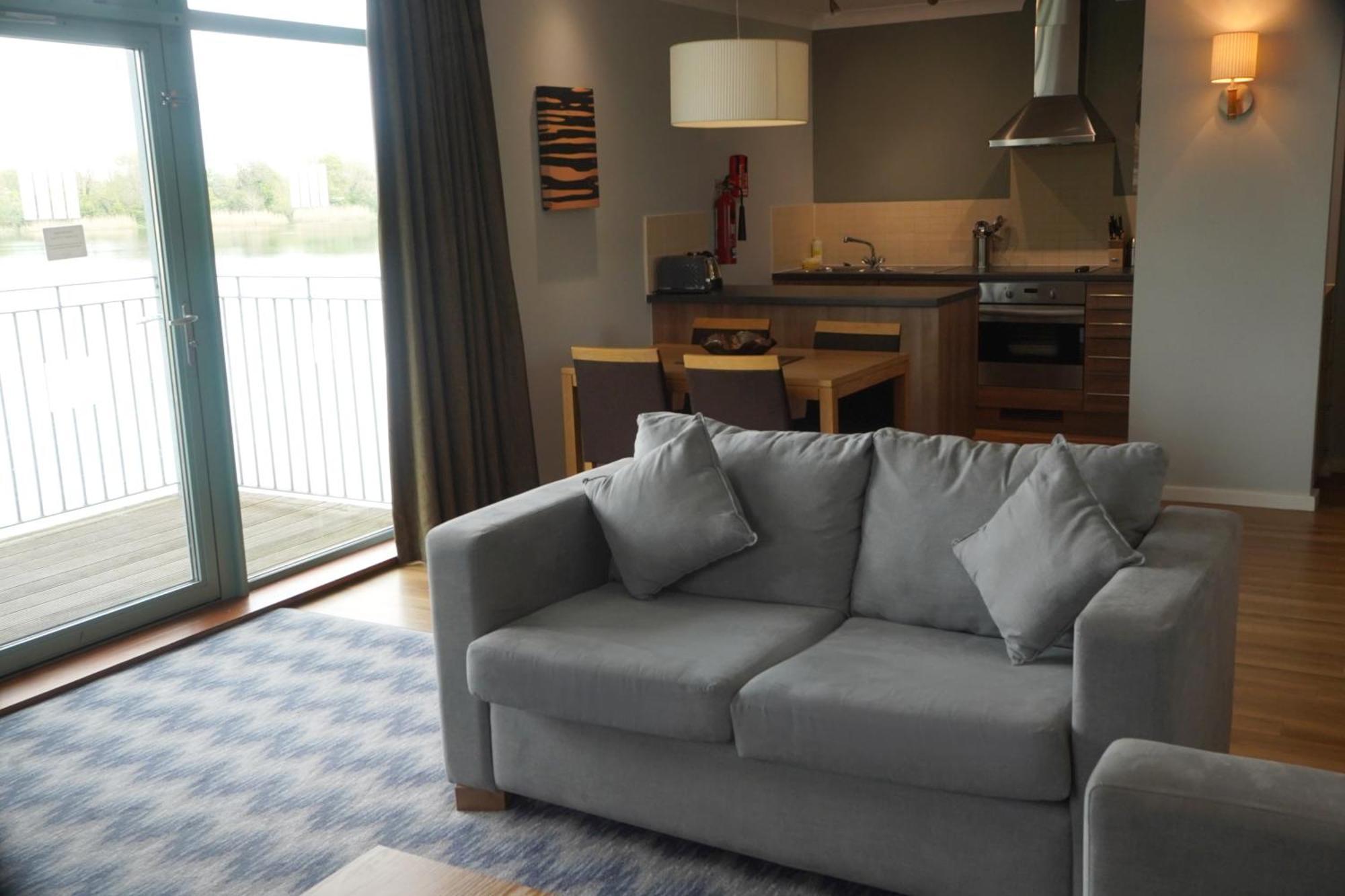 De Vere Cotswold Water Park Apartments Сайренсестер Екстер'єр фото